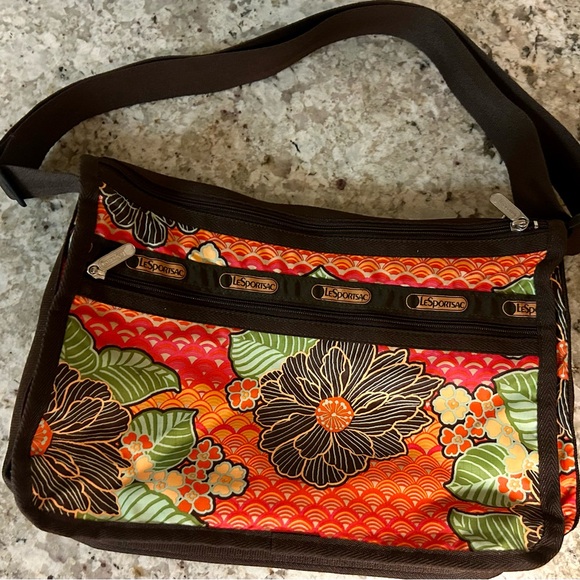 LeSportsac Deluxe Everyday Messenger Bag - Expandable - Picture 5 of 10